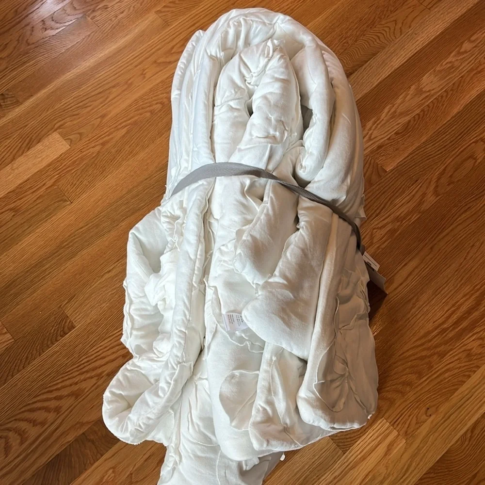 Anthropologie Alyssa Jersey Quilt in White Size Queen NWT